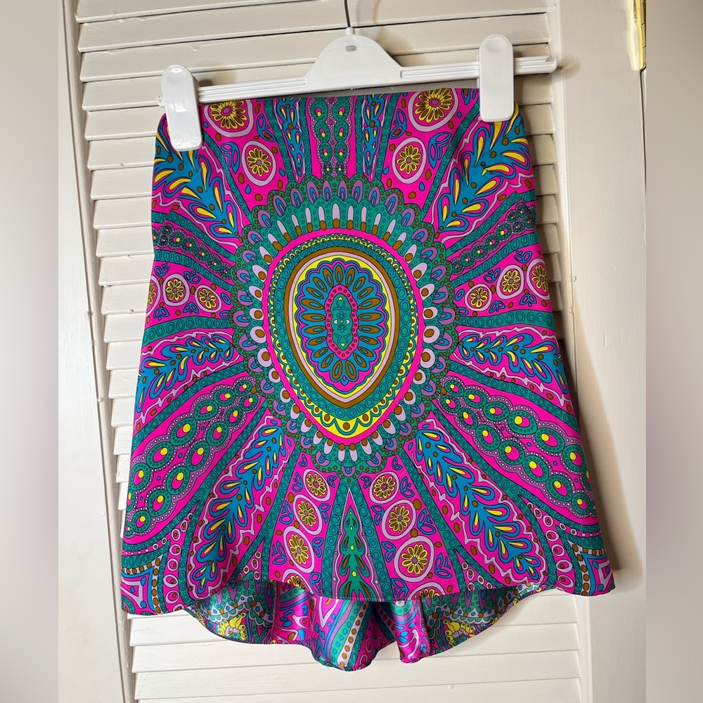 Vibrant Pink Paisley Print Women’s Strapless Top